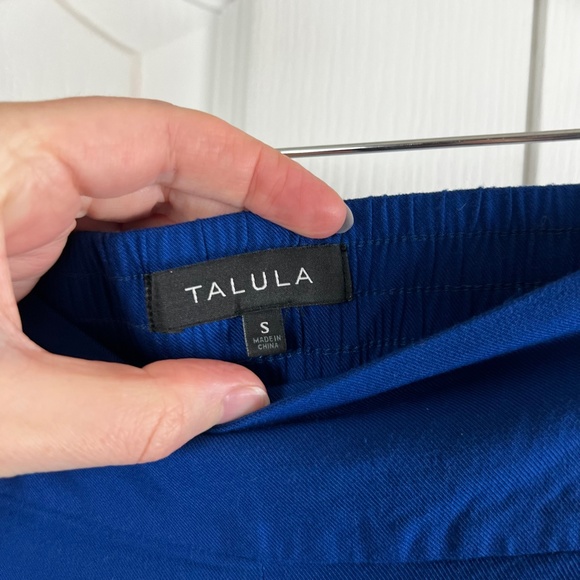 Aritzia TALULA High Waist Pleated Royal Blue Shorts S - Picture 3 of 5